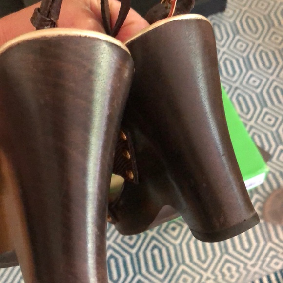 Gorgeous Lilly wedges. Leather upper/wooden heel 8 - Picture 3 of 4